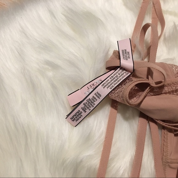 Victoria’s Secret | Nude Wrap Around V Bralette - Picture 5 of 7